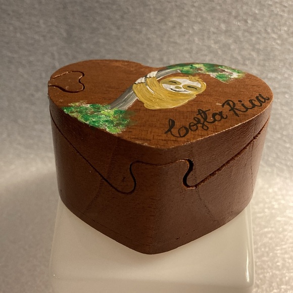 NWOT - Wooden Handmade Carved Costa Rica Heart Shaped Puzzle Box - Picture 3 of 7